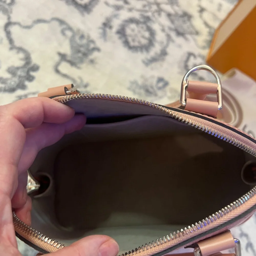 Louis Vuitton crossbody/shoulder purse in pink - Picture 8 of 9